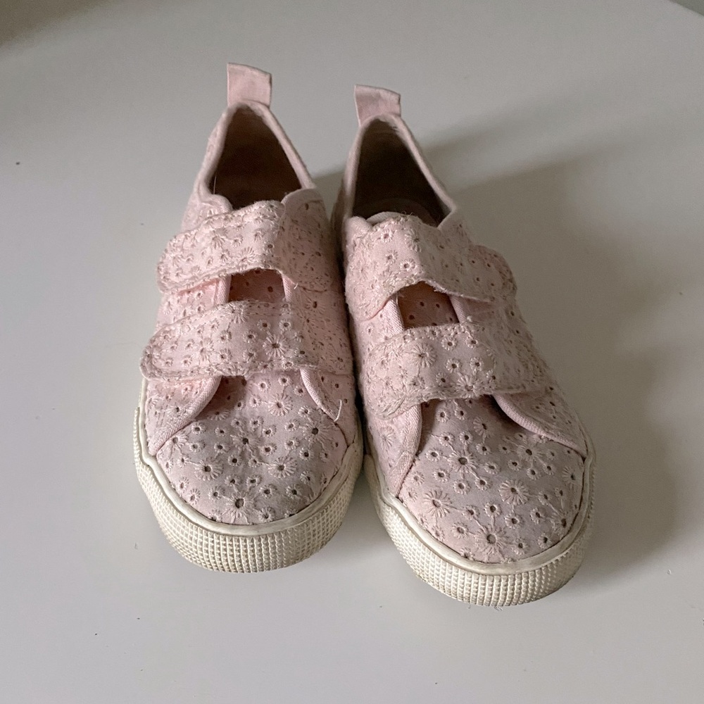 H&M girls 13.5 pink eyelet canvas sneakers with Velcro straps